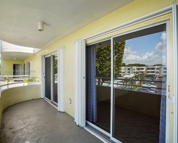 10765 SW 108th Avenue 305, Miami, FL 33176