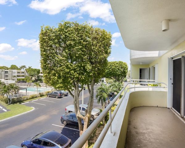 10765 SW 108th Avenue 305, Miami, FL 33176