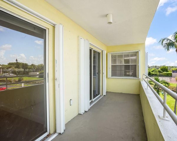 10765 SW 108th Avenue 305, Miami, FL 33176