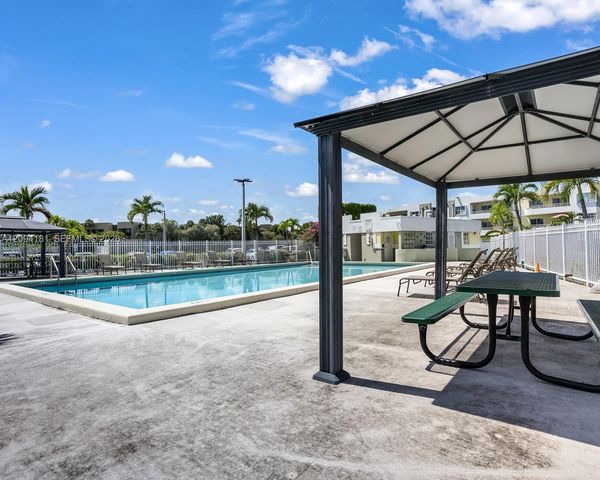 10765 SW 108th Avenue 305, Miami, FL 33176