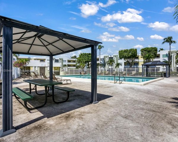 10765 SW 108th Avenue 305, Miami, FL 33176