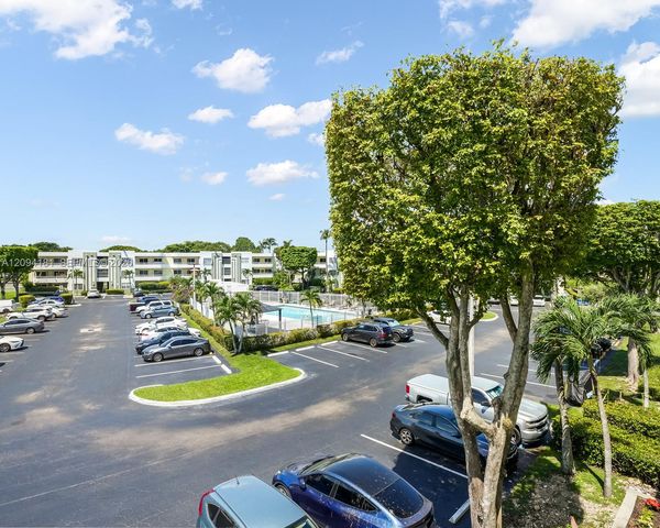 10765 SW 108th Avenue 305, Miami, FL 33176