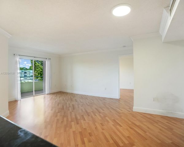 10765 SW 108th Avenue 305, Miami, FL 33176