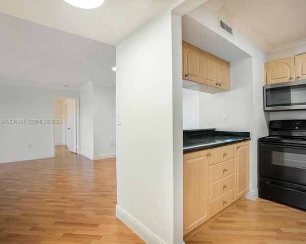 10765 SW 108th Avenue 305, Miami, FL 33176