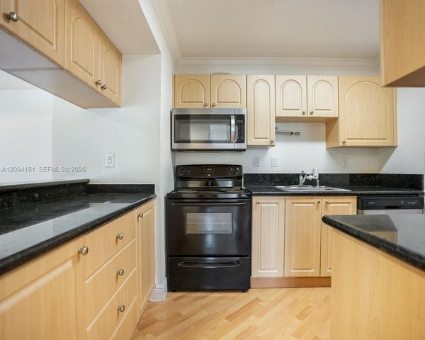 10765 SW 108th Avenue 305, Miami, FL 33176