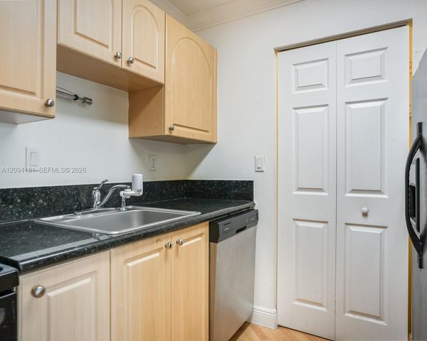 10765 SW 108th Avenue 305, Miami, FL 33176