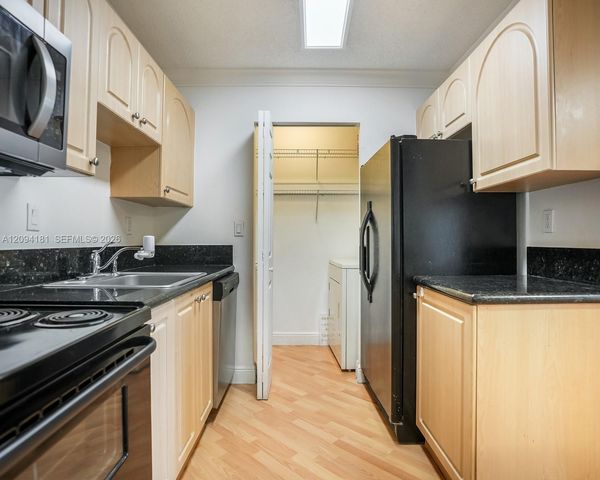 10765 SW 108th Avenue 305, Miami, FL 33176