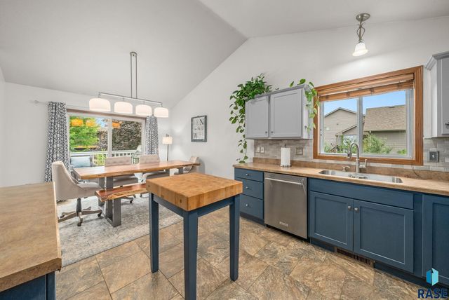 3604 W 90th St, Sioux Falls, SD 57108