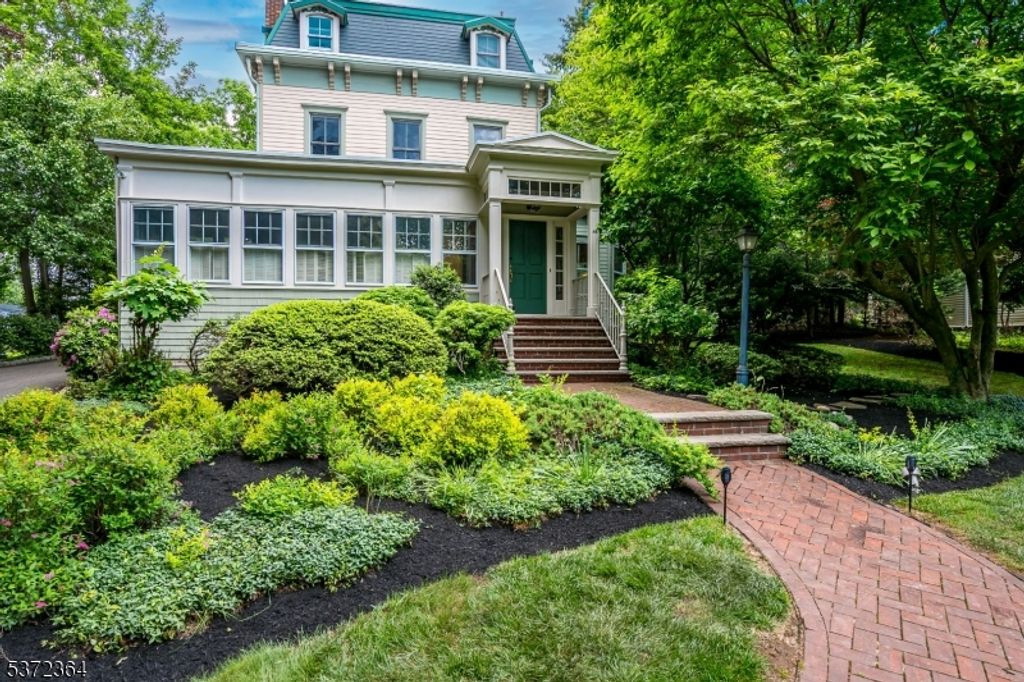 44 Rector St, Metuchen Boro, NJ 08840