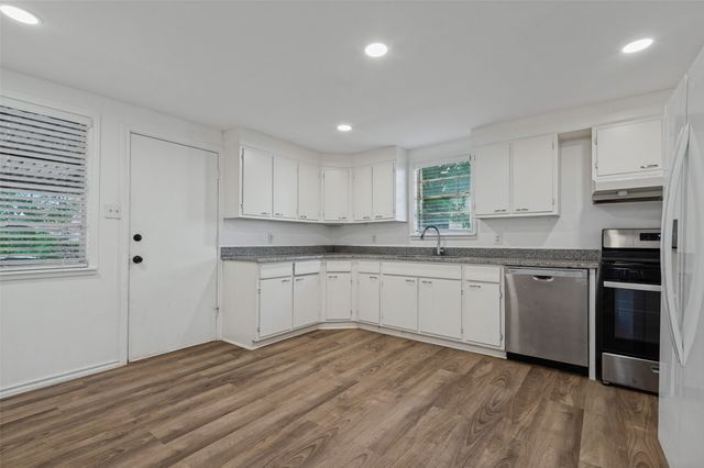 227 S Justin Avenue, Dallas, TX 75211