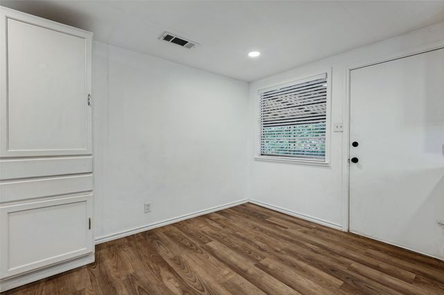 227 S Justin Avenue, Dallas, TX 75211