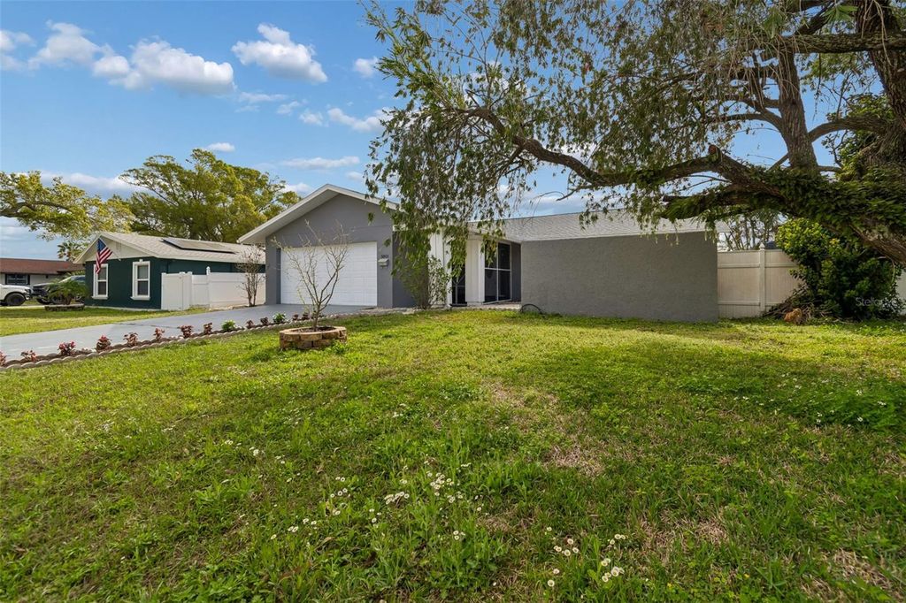 Image 2 of property listing at 5803 TAMPA SHORES BOULEVARD, Tampa, FL 33615