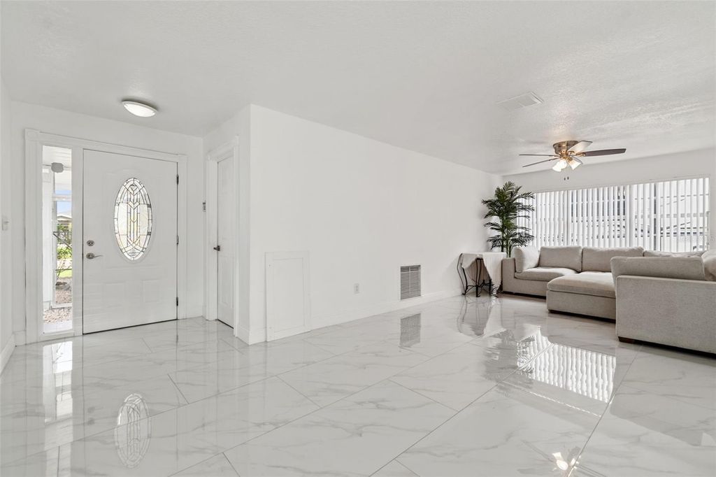 Image 12 of property listing at 5803 TAMPA SHORES BOULEVARD, Tampa, FL 33615