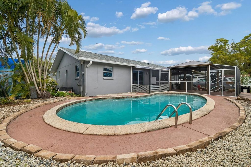 Image 29 of property listing at 5803 TAMPA SHORES BOULEVARD, Tampa, FL 33615