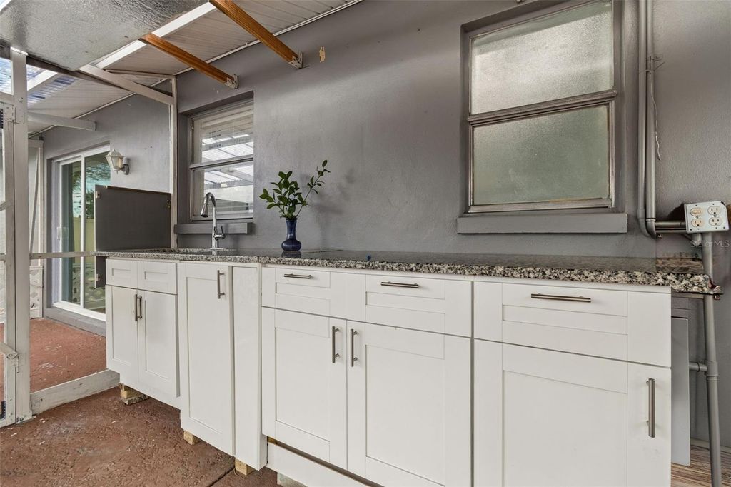 Image 32 of property listing at 5803 TAMPA SHORES BOULEVARD, Tampa, FL 33615