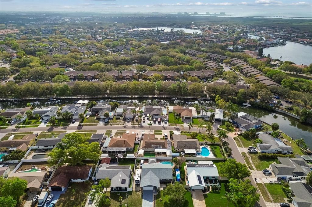 Image 34 of property listing at 5803 TAMPA SHORES BOULEVARD, Tampa, FL 33615