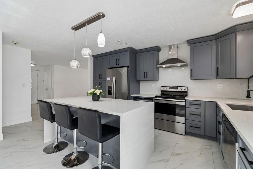 Image 6 of property listing at 5803 TAMPA SHORES BOULEVARD, Tampa, FL 33615