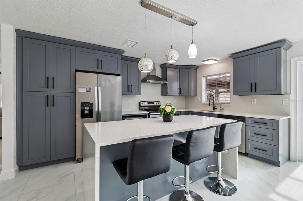 Image 8 of property listing at 5803 TAMPA SHORES BOULEVARD, Tampa, FL 33615