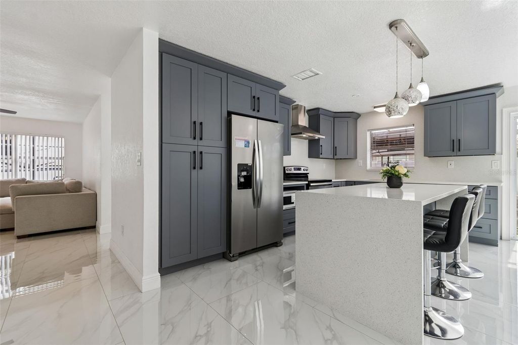 Image 10 of property listing at 5803 TAMPA SHORES BOULEVARD, Tampa, FL 33615