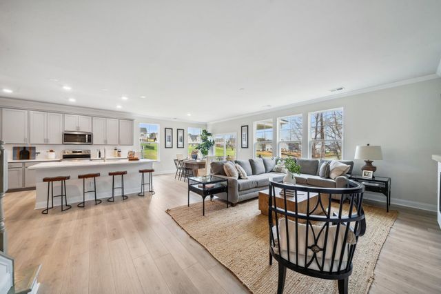 13 AVONWOODS CT, Staunton, VA 24401