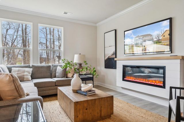 13 AVONWOODS CT, Staunton, VA 24401