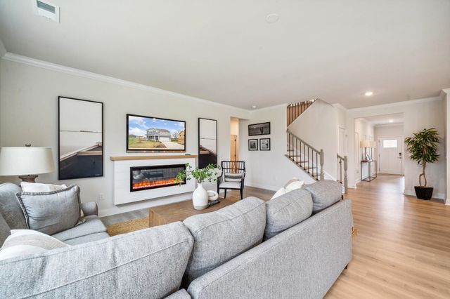 13 AVONWOODS CT, Staunton, VA 24401