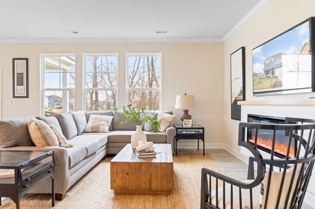 13 AVONWOODS CT, Staunton, VA 24401