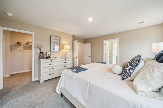 13 AVONWOODS CT, Staunton, VA 24401