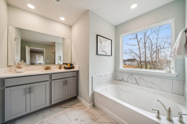 13 AVONWOODS CT, Staunton, VA 24401