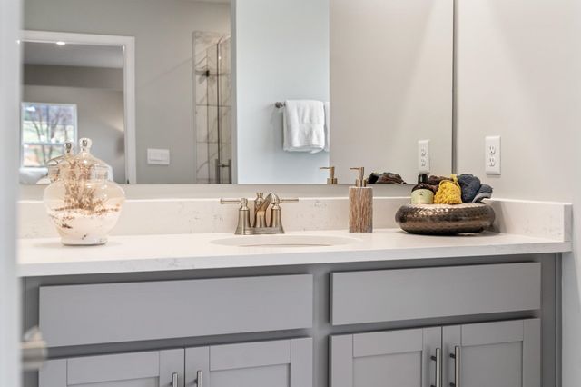 13 AVONWOODS CT, Staunton, VA 24401