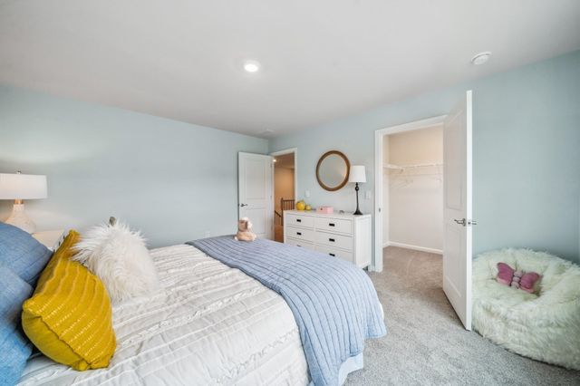 13 AVONWOODS CT, Staunton, VA 24401