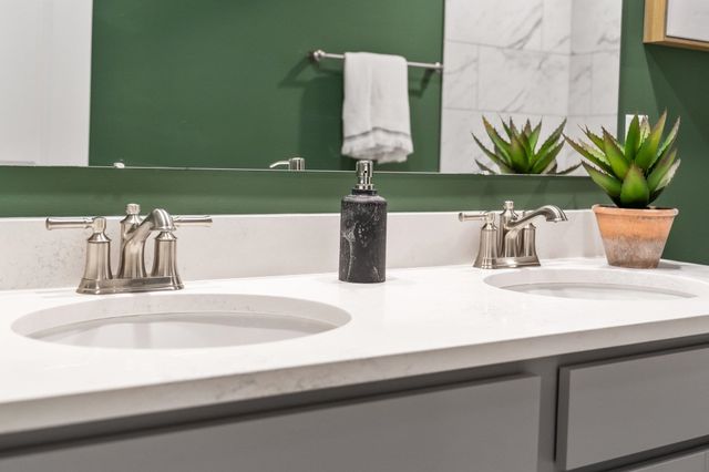 13 AVONWOODS CT, Staunton, VA 24401