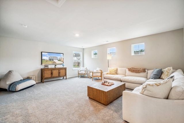 13 AVONWOODS CT, Staunton, VA 24401