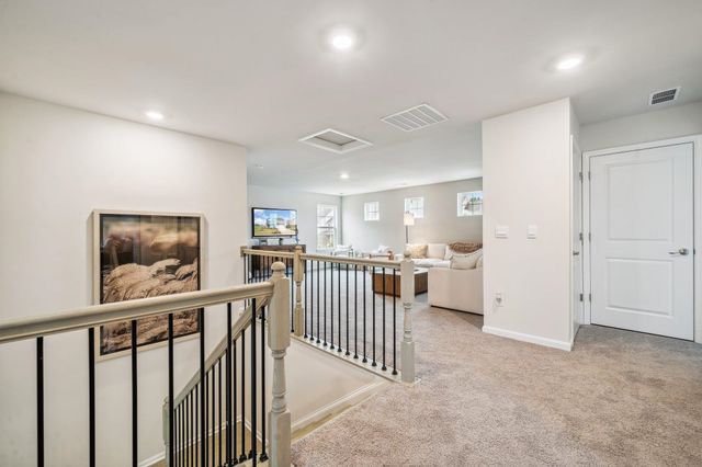 13 AVONWOODS CT, Staunton, VA 24401