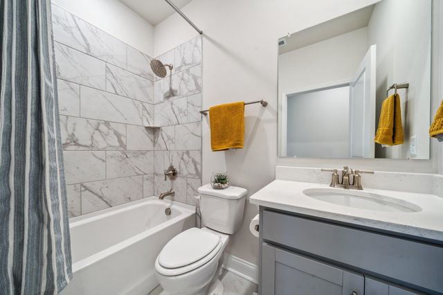 13 AVONWOODS CT, Staunton, VA 24401