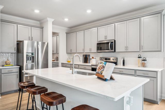 13 AVONWOODS CT, Staunton, VA 24401