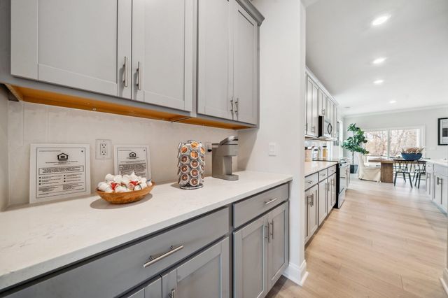 13 AVONWOODS CT, Staunton, VA 24401