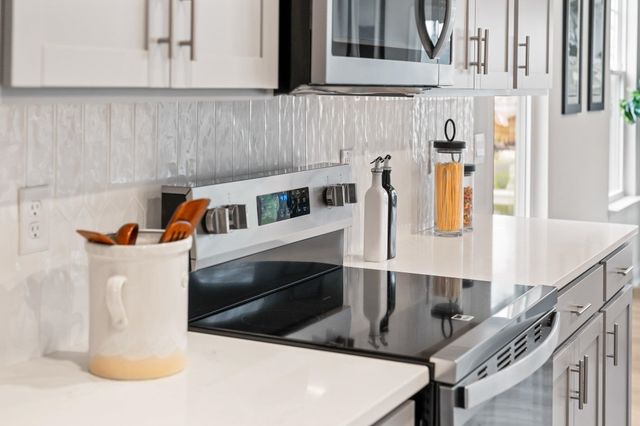 13 AVONWOODS CT, Staunton, VA 24401