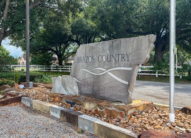 211 Brazos Hill Lane, Sealy, TX 77474