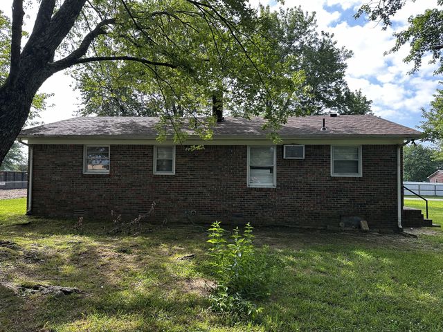 817 Irvin Ln, Loretto, TN 38469