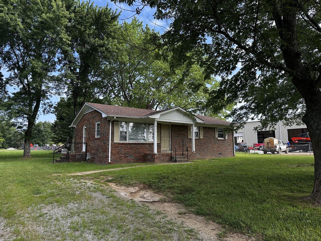 817 Irvin Ln, Loretto, TN 38469