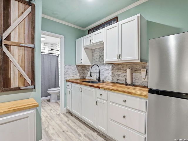 1211 Copperhead Road, Seguin, TX 78155