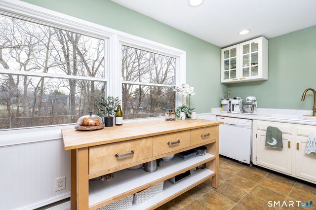 32 Jackson Road, Enfield, CT 06082