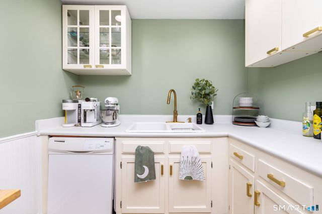 32 Jackson Road, Enfield, CT 06082