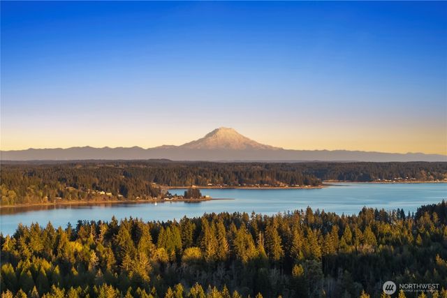 61 E Channel Drive, Allyn, WA 98524