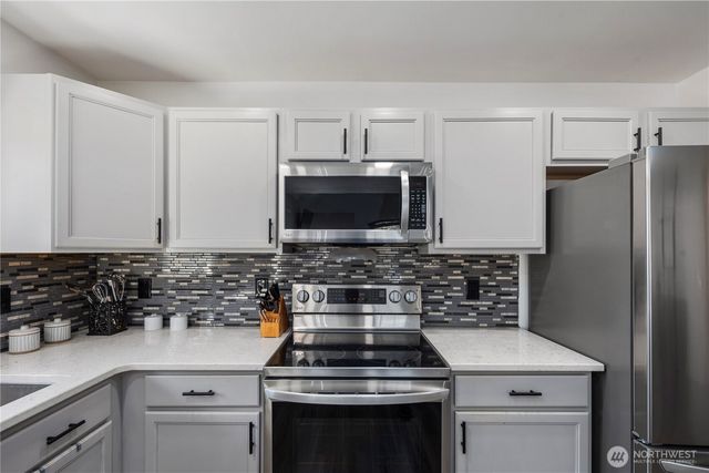 61 E Channel Drive, Allyn, WA 98524