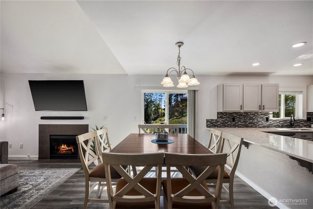 61 E Channel Drive, Allyn, WA 98524