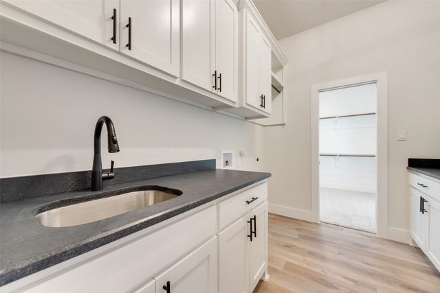 153 Dove Landing, Valley View, TX 76272