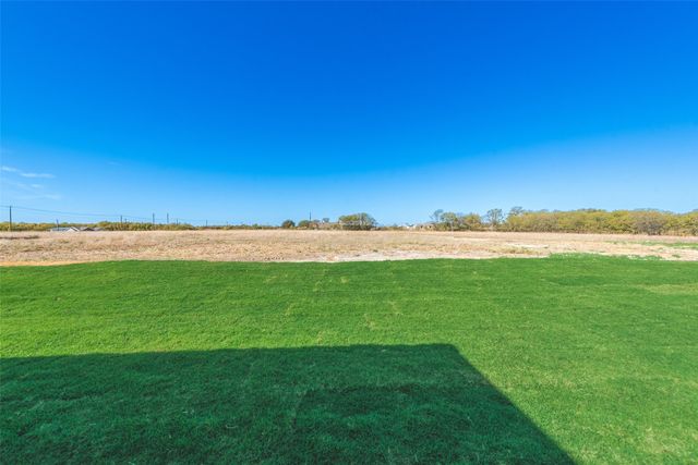 153 Dove Landing, Valley View, TX 76272