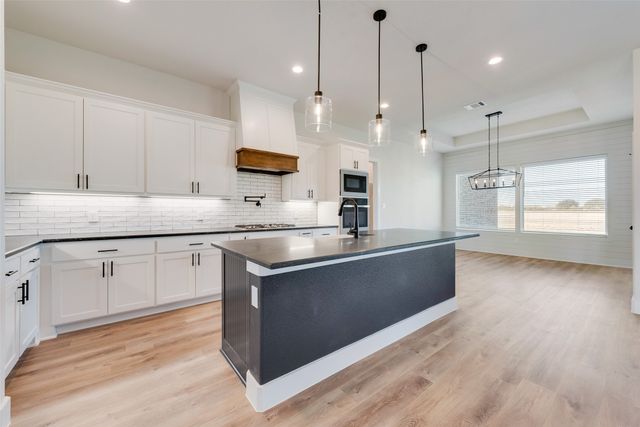 153 Dove Landing, Valley View, TX 76272